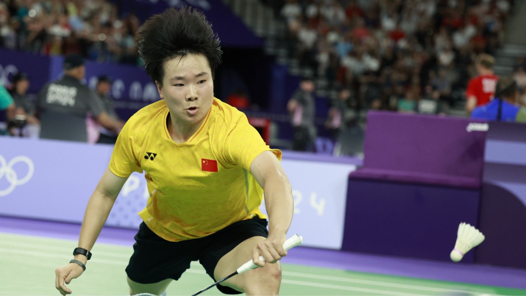 💡奥运羽毛球女单：何冰娇2-0战胜印度名将 将与陈雨菲争夺四强