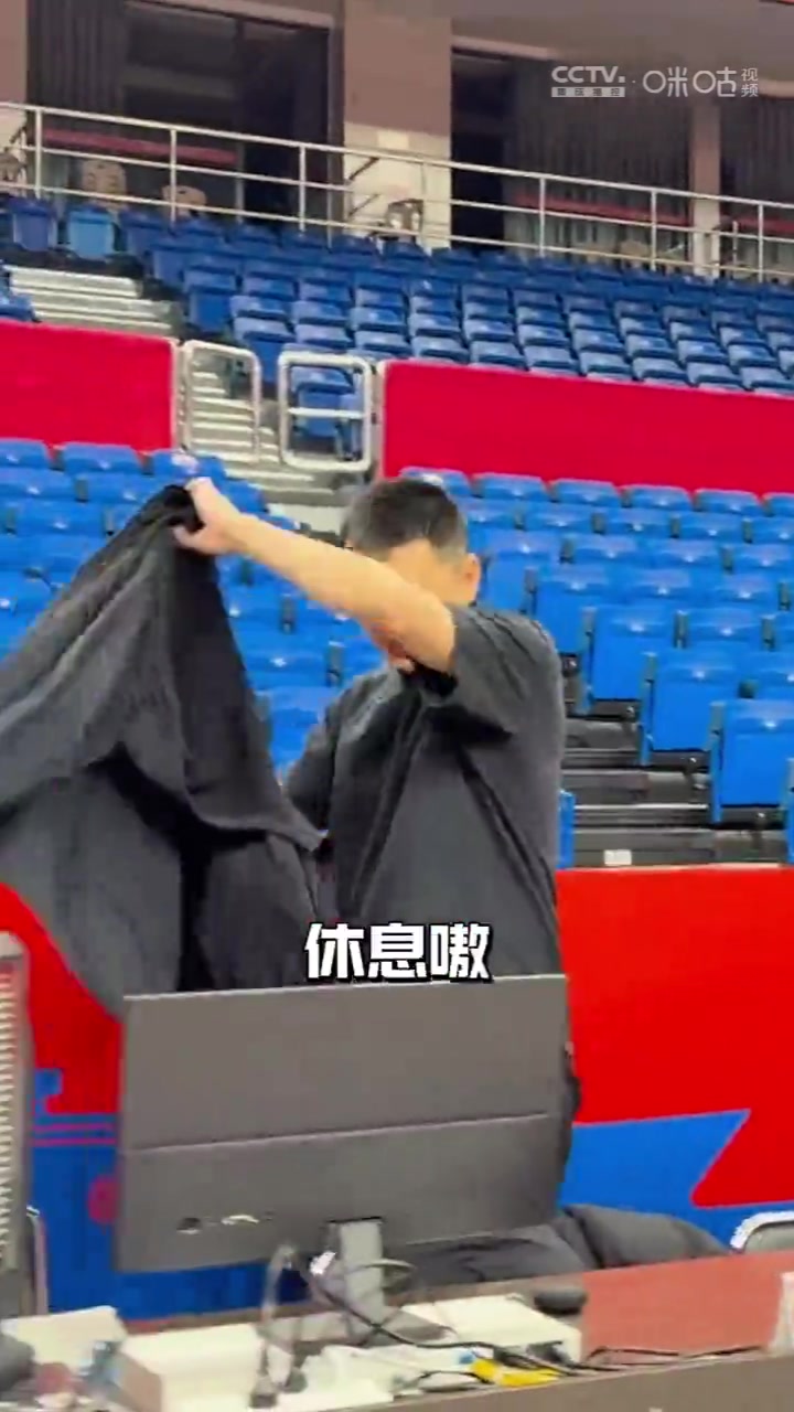 刘维伟约饭杨鸣竟被拒？杨鸣：我要睡觉 太累了